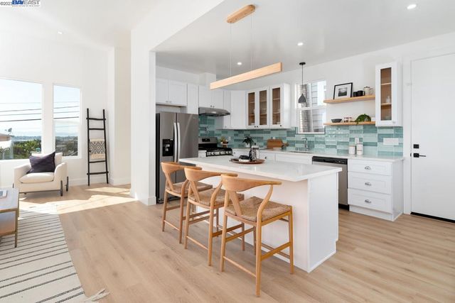 4822 Gordon St, Oakland, CA 94601