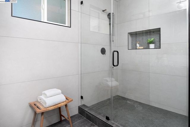 4822 Gordon St, Oakland, CA 94601