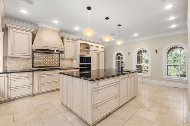 5 Hamlins Crossing, Dover, MA 02030