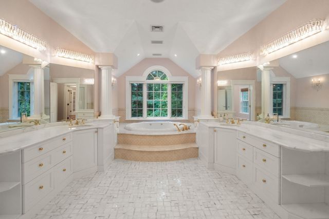 5 Hamlins Crossing, Dover, MA 02030