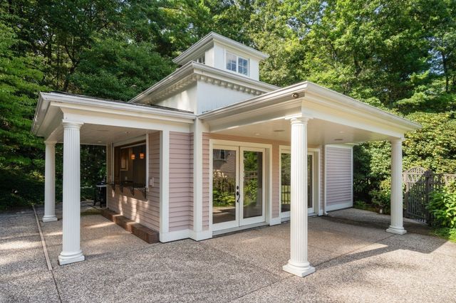 5 Hamlins Crossing, Dover, MA 02030