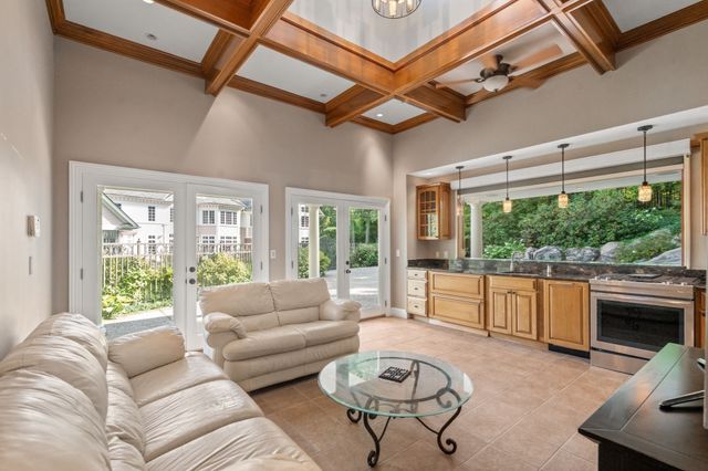 5 Hamlins Crossing, Dover, MA 02030