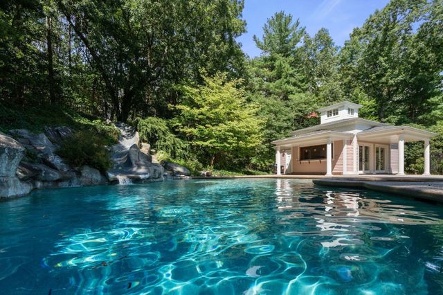 5 Hamlins Crossing, Dover, MA 02030