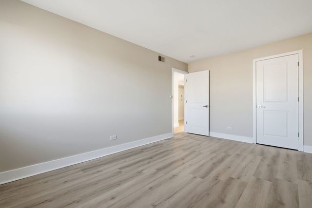 4180 Williamsburg Court 301, Glenview, IL 60025