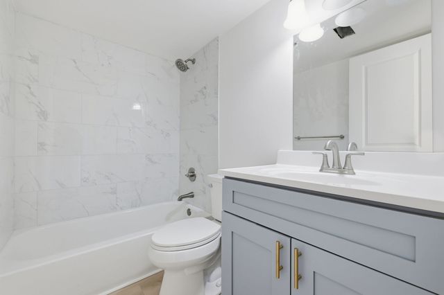 4180 Williamsburg Court 301, Glenview, IL 60025