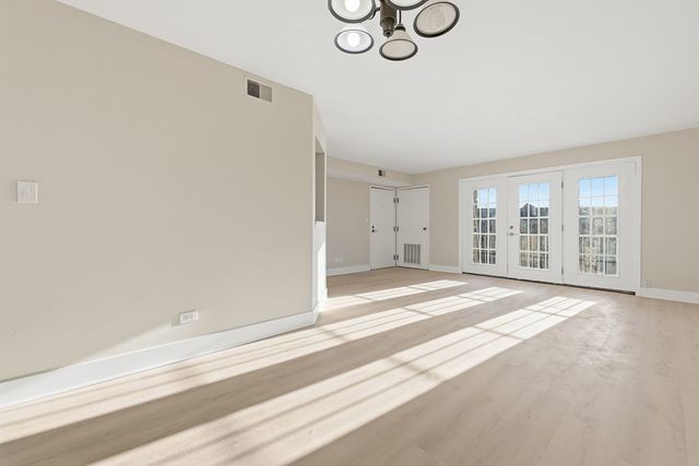 4180 Williamsburg Court 301, Glenview, IL 60025