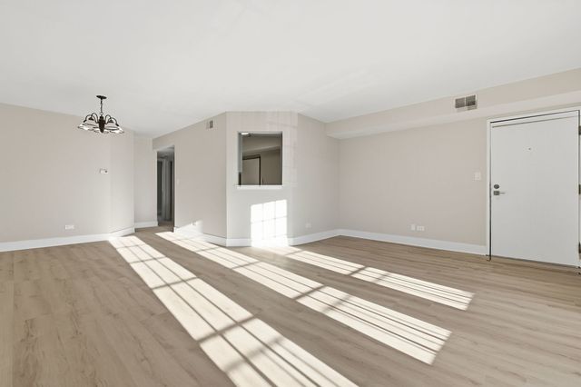 4180 Williamsburg Court 301, Glenview, IL 60025