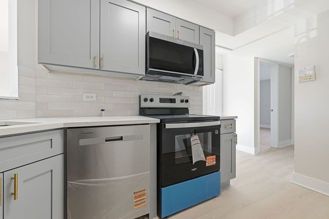 4180 Williamsburg Court 301, Glenview, IL 60025