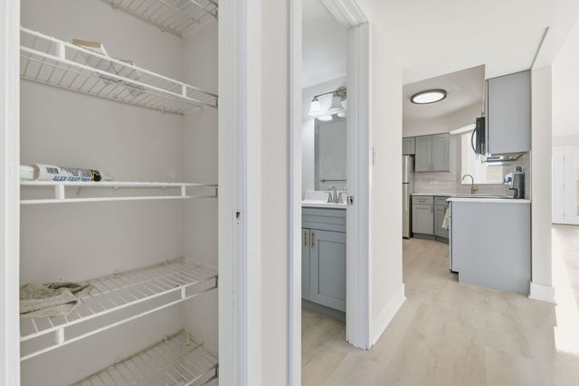 4180 Williamsburg Court 301, Glenview, IL 60025