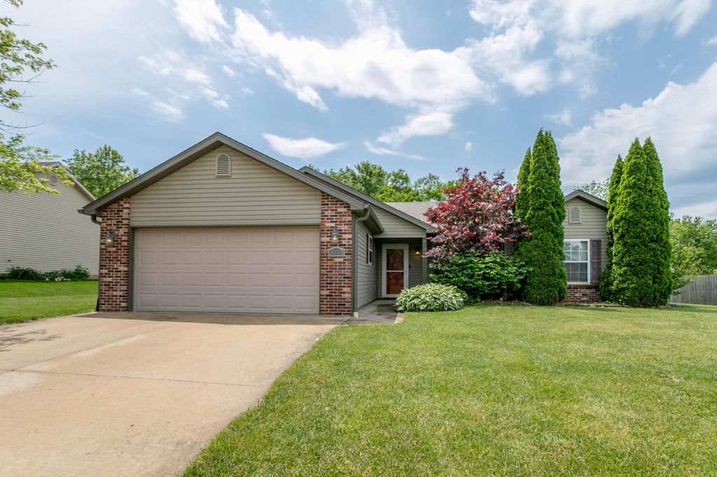 6350 BROOKE DR, Hallsville, MO 65255
