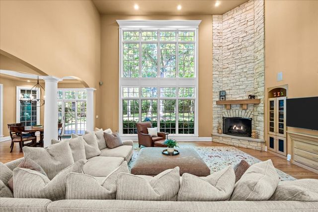 1920 Merritt Lane, Lake Forest, IL 60045