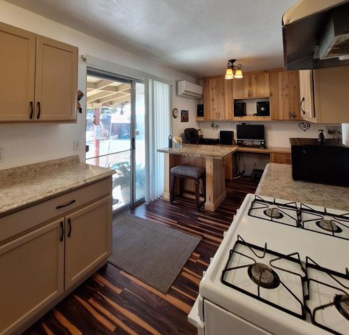 4044 E 4th St, Stockton, CA 95215