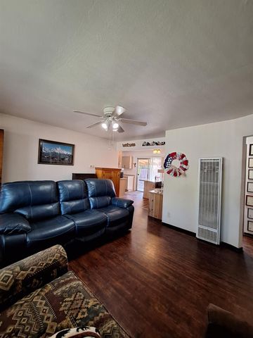 4044 E 4th St, Stockton, CA 95215