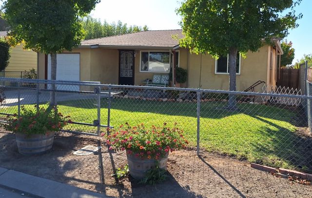 4044 E 4th St, Stockton, CA 95215