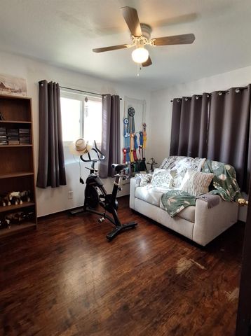 4044 E 4th St, Stockton, CA 95215