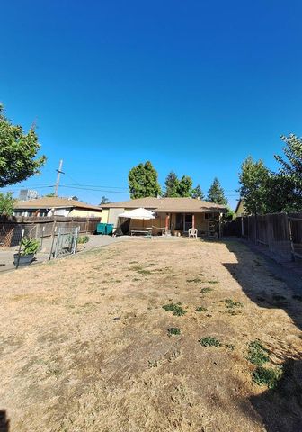 4044 E 4th St, Stockton, CA 95215