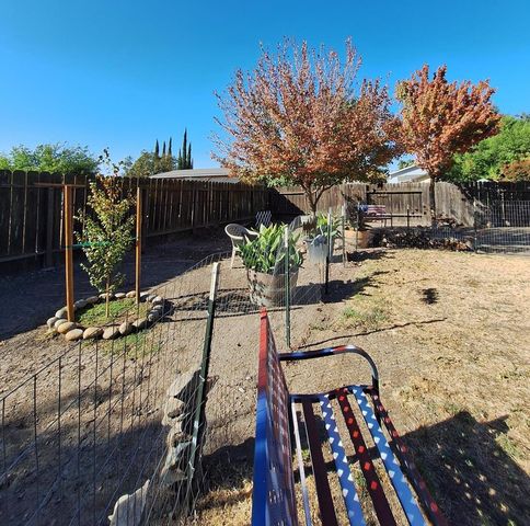 4044 E 4th St, Stockton, CA 95215
