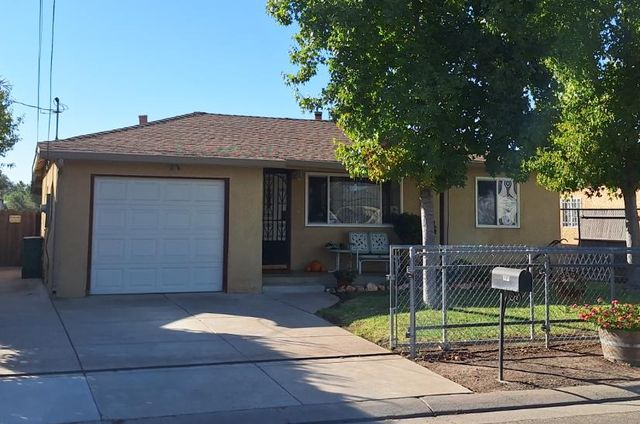 4044 E 4th St, Stockton, CA 95215