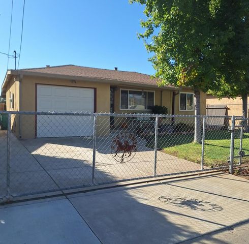 4044 E 4th St, Stockton, CA 95215