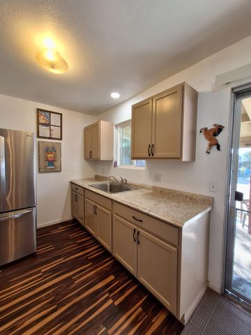 4044 E 4th St, Stockton, CA 95215