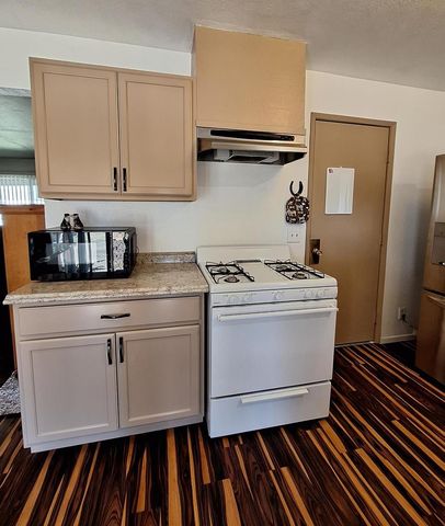 4044 E 4th St, Stockton, CA 95215