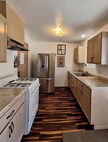 4044 E 4th St, Stockton, CA 95215