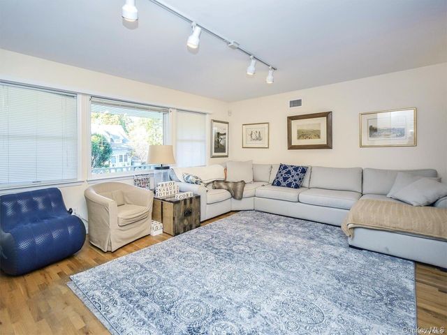 14 Hillcrest Street, Huntington, NY 11743