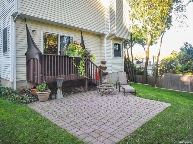 14 Hillcrest Street, Huntington, NY 11743