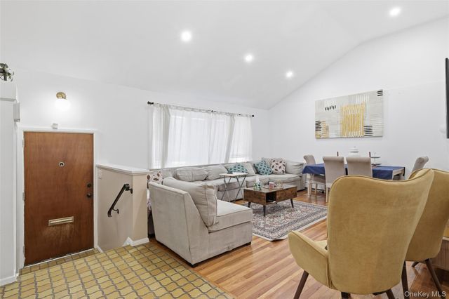 921 Edwards Boulevard, Valley Stream, NY 11580