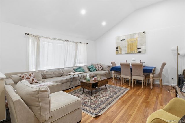 921 Edwards Boulevard, Valley Stream, NY 11580