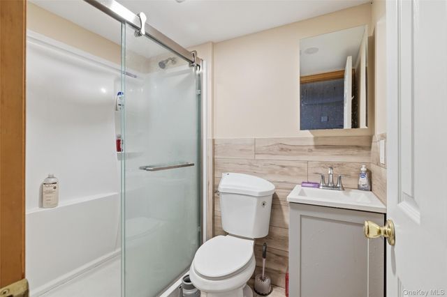 921 Edwards Boulevard, Valley Stream, NY 11580