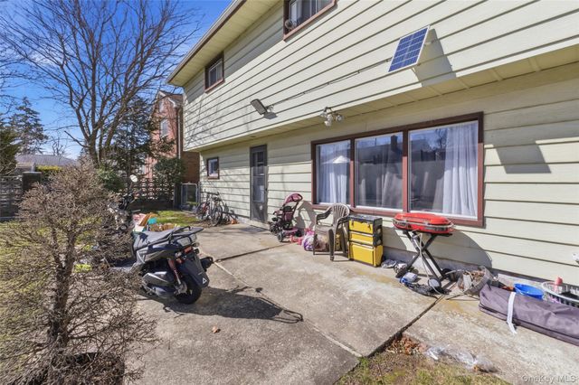 921 Edwards Boulevard, Valley Stream, NY 11580