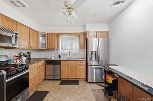 921 Edwards Boulevard, Valley Stream, NY 11580