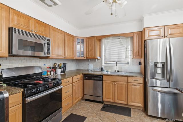 921 Edwards Boulevard, Valley Stream, NY 11580