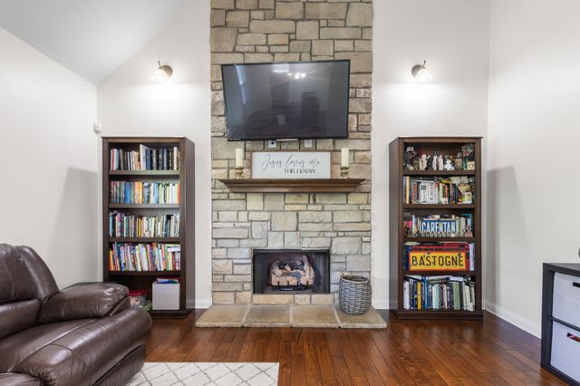 752 Cavalier Dr, Clarksville, TN 37040