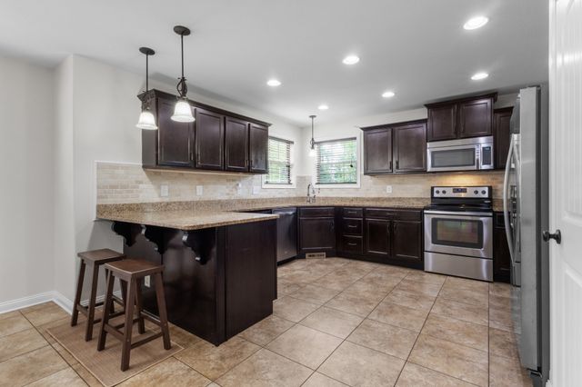 752 Cavalier Dr, Clarksville, TN 37040