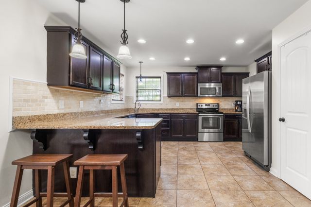 752 Cavalier Dr, Clarksville, TN 37040