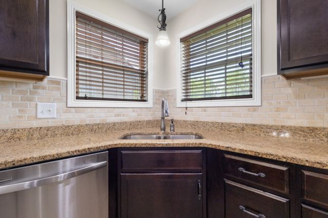 752 Cavalier Dr, Clarksville, TN 37040