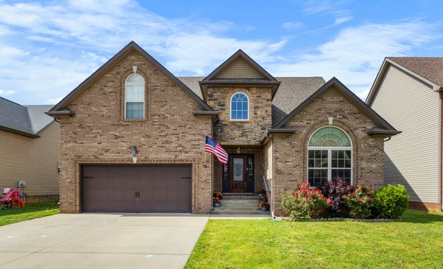 752 Cavalier Dr, Clarksville, TN 37040