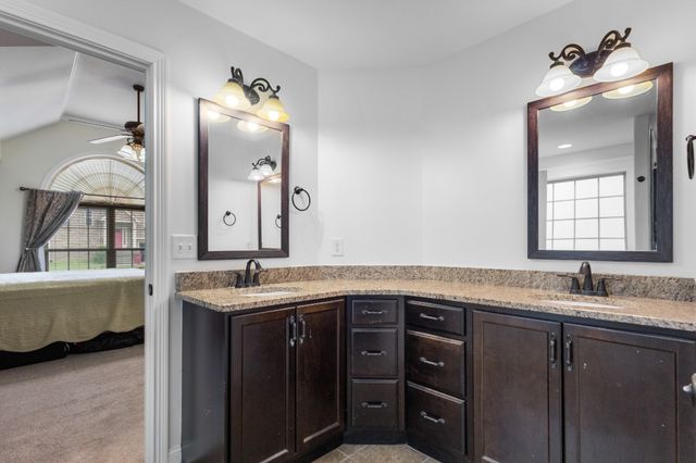 752 Cavalier Dr, Clarksville, TN 37040