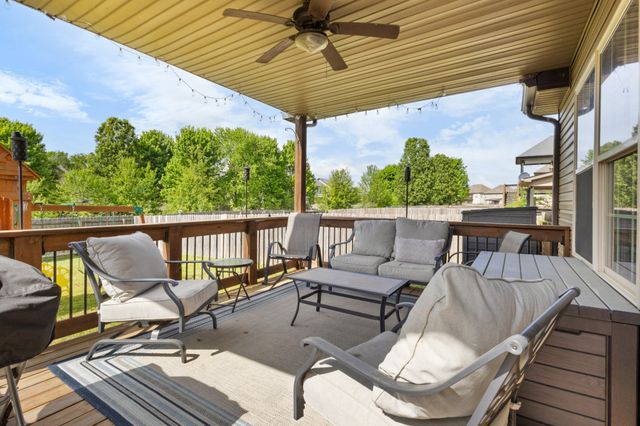 752 Cavalier Dr, Clarksville, TN 37040