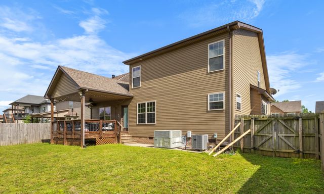 752 Cavalier Dr, Clarksville, TN 37040