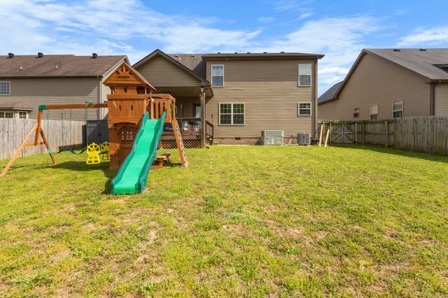 752 Cavalier Dr, Clarksville, TN 37040