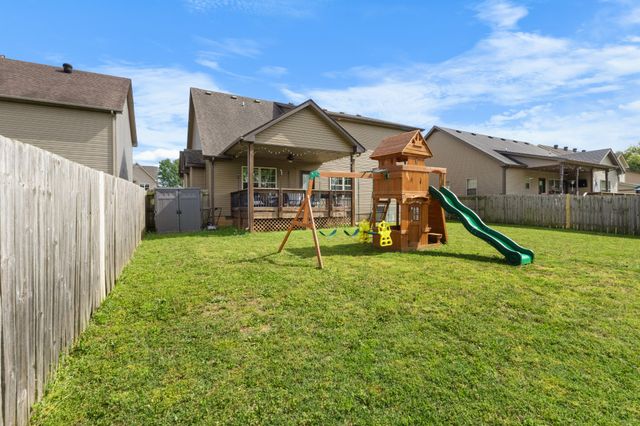 752 Cavalier Dr, Clarksville, TN 37040