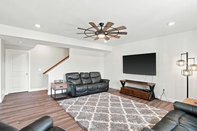 220 E MONACO CT, Columbia, MO 65203