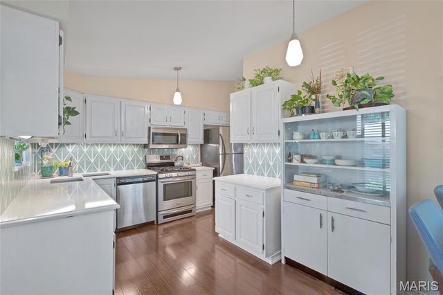 1432 Woodhue Drive, St Louis, MO 63126