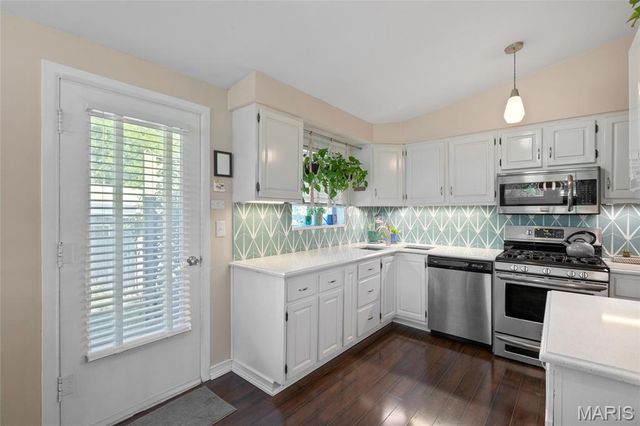 1432 Woodhue Drive, St Louis, MO 63126