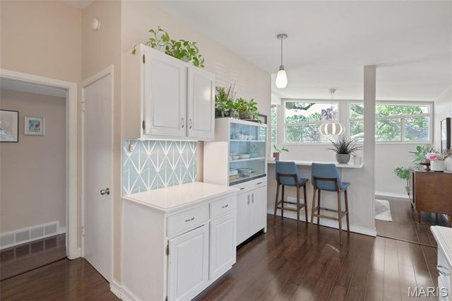 1432 Woodhue Drive, St Louis, MO 63126