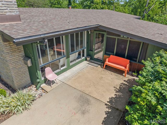 1432 Woodhue Drive, St Louis, MO 63126
