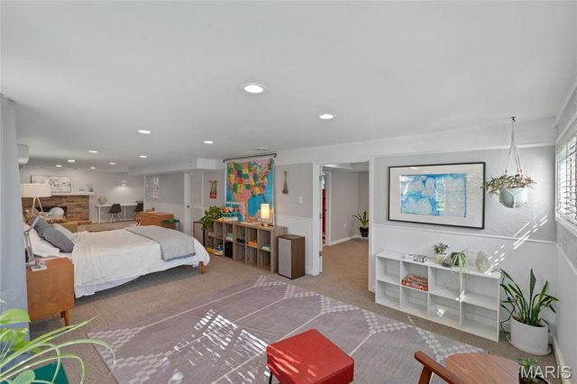 1432 Woodhue Drive, St Louis, MO 63126
